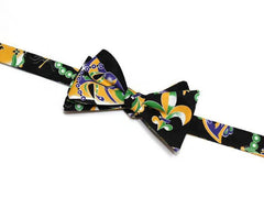 mardi gras bow tie, mais, beads, crowns
